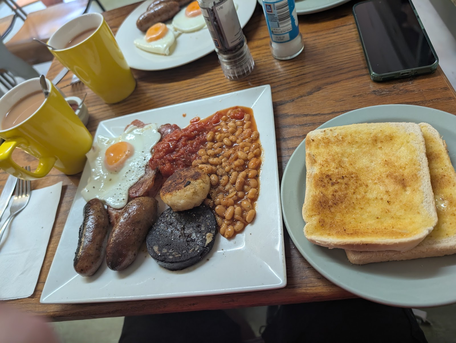 Plated breakfast at Halfway House Cafe